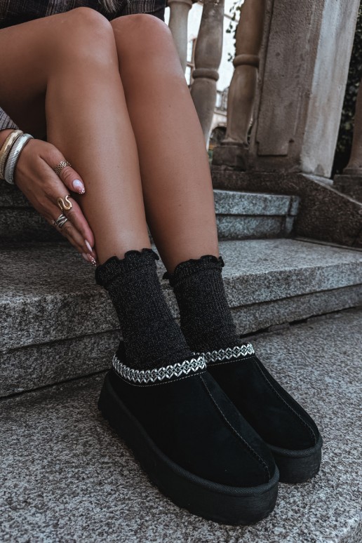 Botas de neve femininas baixas com flores bordadas e plataforma na cor preta Įjungtarirya