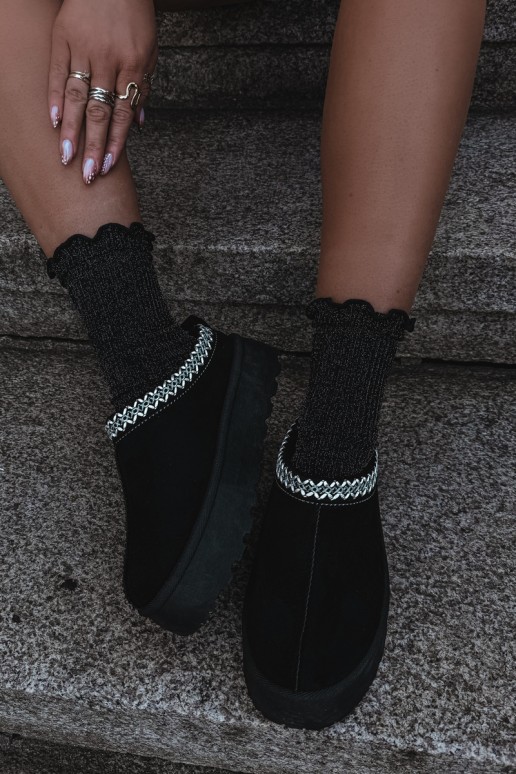 Botas de neve femininas baixas com flores bordadas e plataforma na cor preta Įjungtarirya