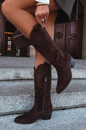 Botas altas de estilo cowboy com saltos em marrom Rialene