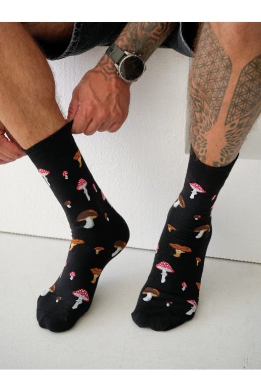 Meias masculinas com cogumelos em preto
