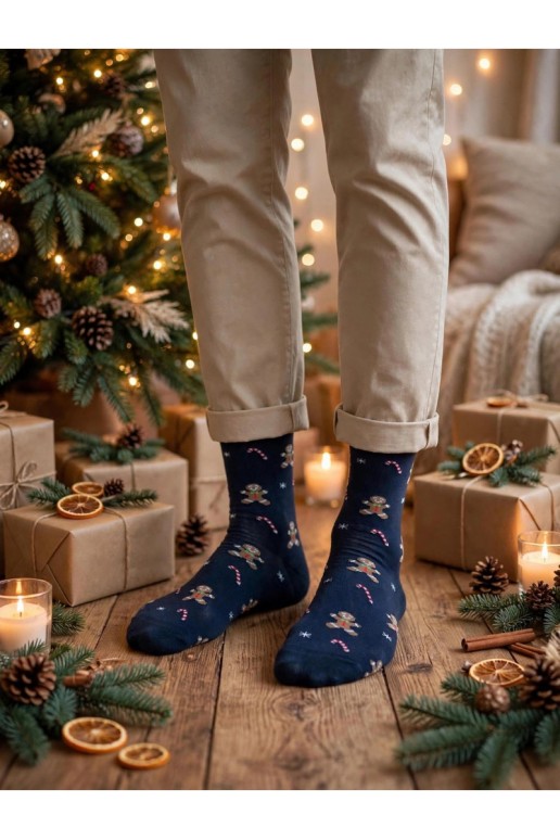 Meias masculinas com bengalas de Natal e biscoitos em azul escuro