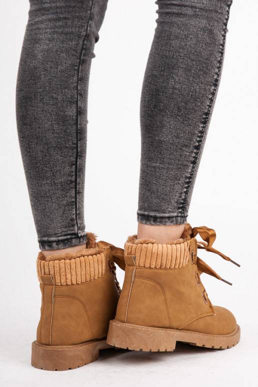 Botas marrons com botas de cetim