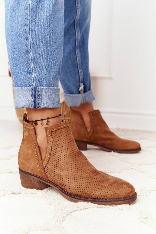 com elementos vazados Botas Cut Out modelo marrom Clever