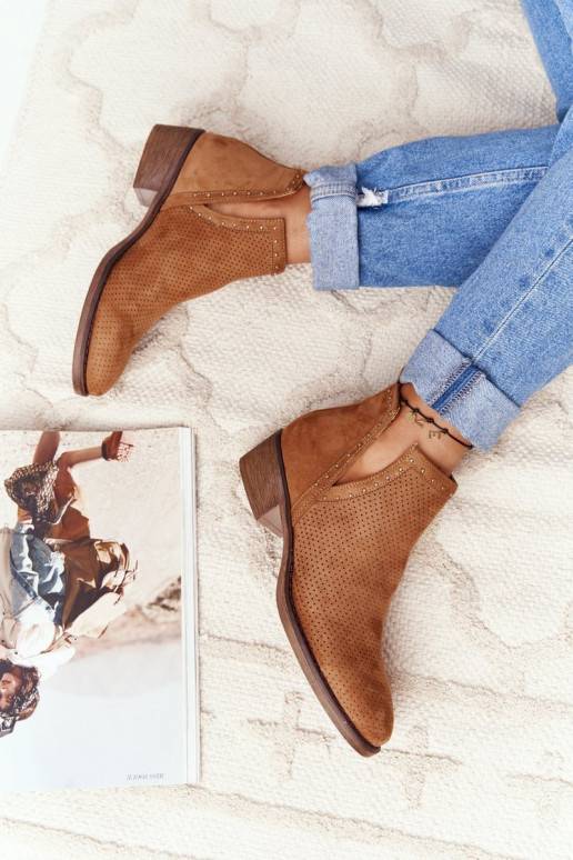 com elementos vazados Botas Cut Out modelo marrom Clever