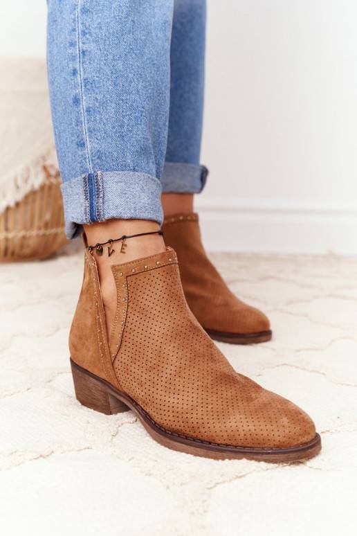 com elementos vazados Botas Cut Out modelo marrom Clever