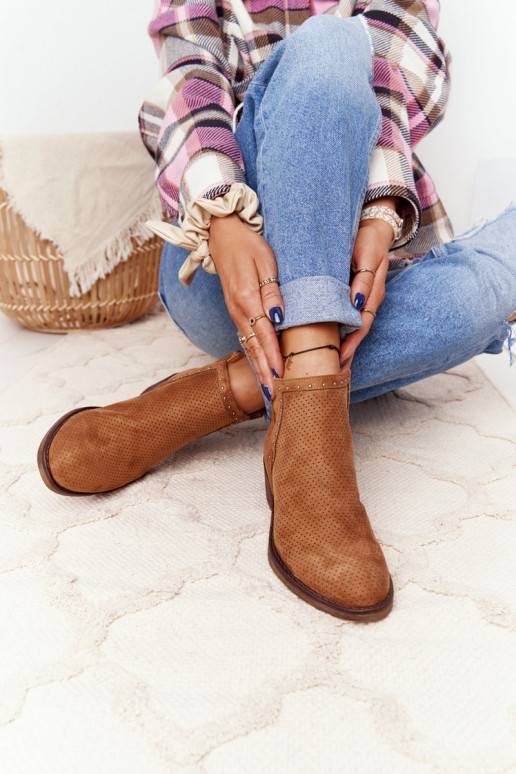 com elementos vazados Botas Cut Out modelo marrom Clever