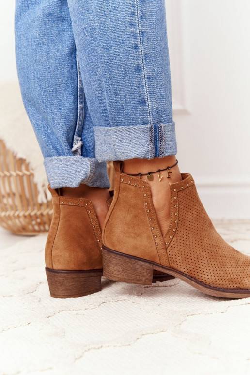 com elementos vazados Botas Cut Out modelo marrom Clever
