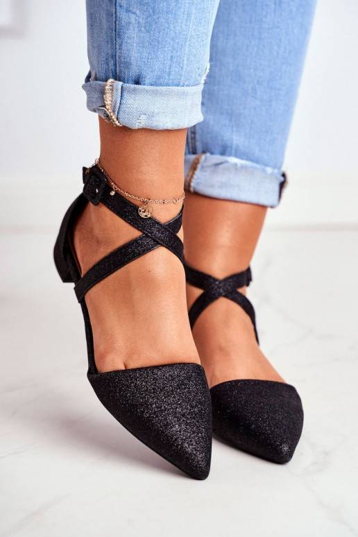 Bailarinas brilhantes com nariz pontudo