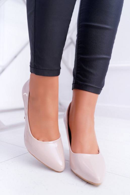Sapatos femininos de salto alto com efeito verniz bege