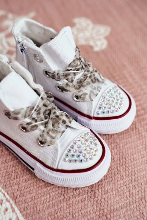 Tênis infantil com sola na cor branca...