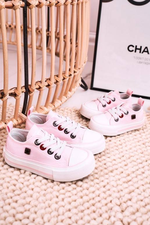 Tênis infantil do modelo clássico,... Tênis infantil do modelo clássico,...