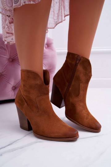 Botas femininas com salto...