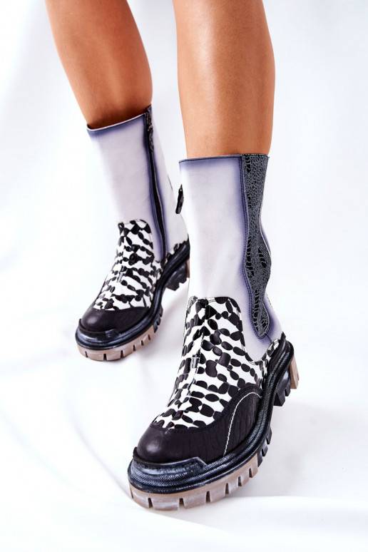 Botas elegantes pretas e brancas