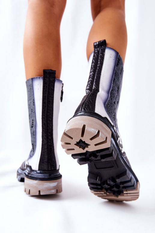 Botas elegantes pretas e brancas