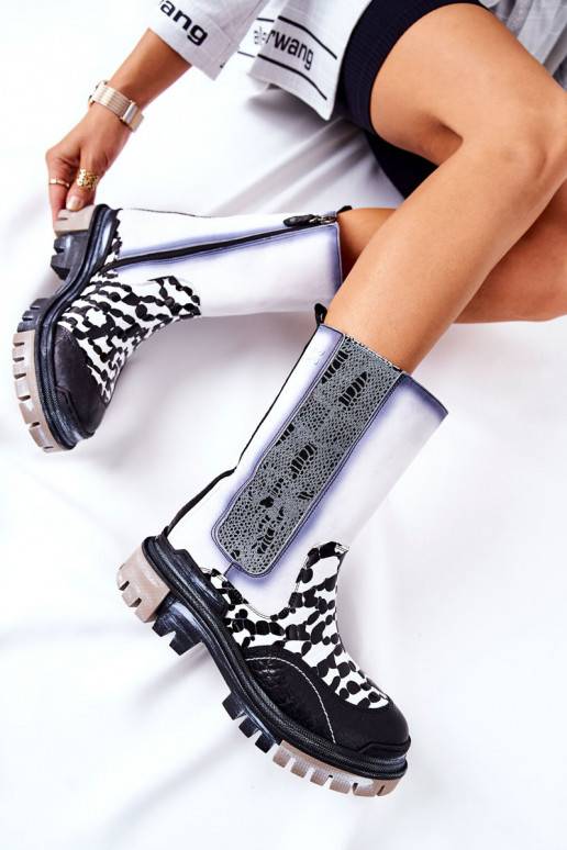 Botas elegantes pretas e brancas