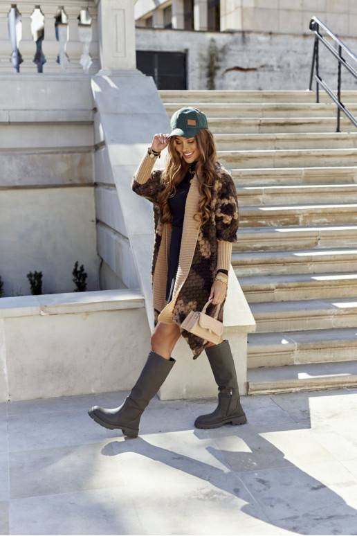 Botas longas na cor cáqui O que está...