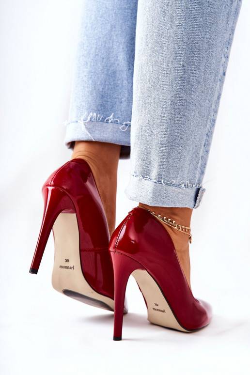 Sapatos de salto alto com bico fino... Sapatos de salto alto com bico fino...