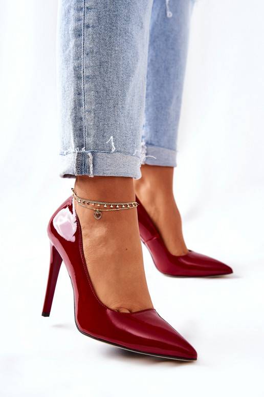 Sapatos de salto alto com bico fino... Sapatos de salto alto com bico fino...