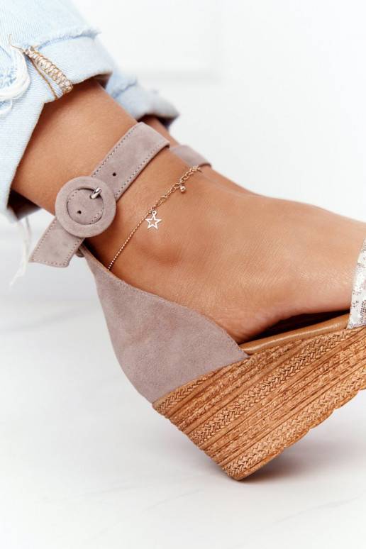 Sandália plataforma em camurça cor... Sandália plataforma em camurça cor...