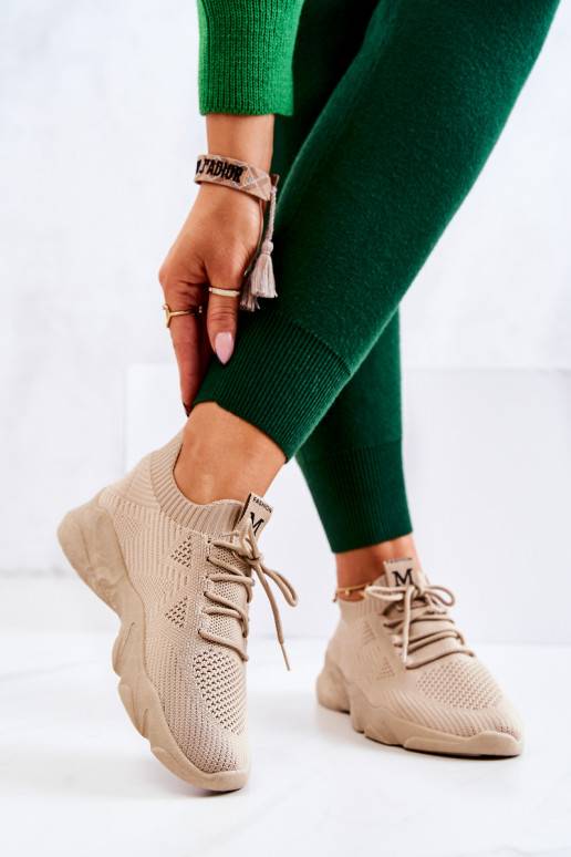 Calçado estilo esportivo Tênis modelo...