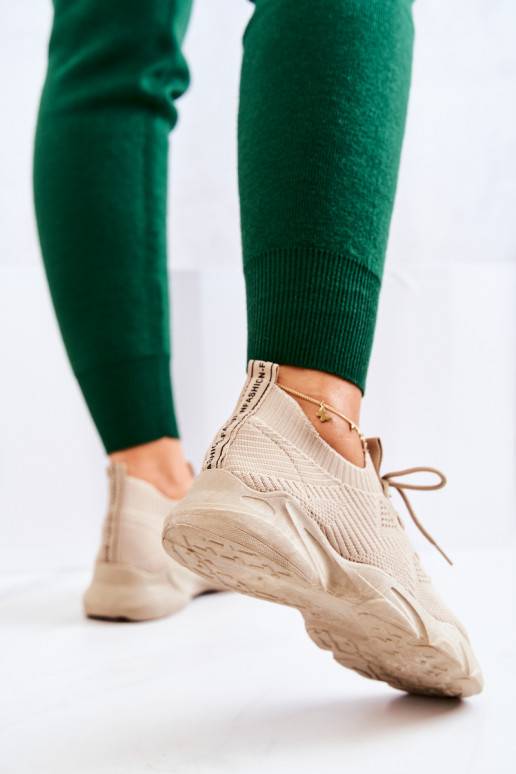 Calçado estilo esportivo Tênis modelo sapato em material cor bege Nolene