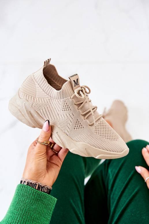 Calçado estilo esportivo Tênis modelo sapato em material cor bege Nolene