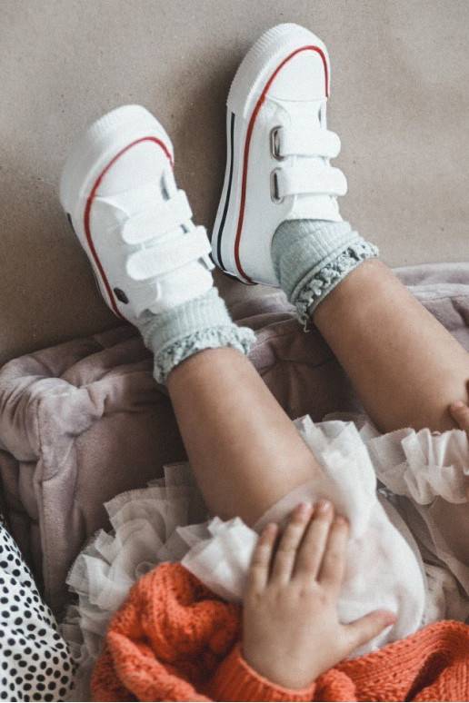 Calçado infantil de lazer com fechos adesivos, cor branca