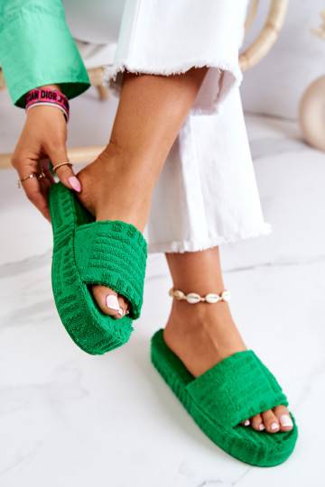 Chinelos com plataforma na cor verde Lilly 2