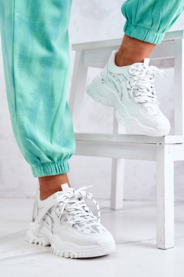 Modelo de tênis com sola maciça da moda na cor branca Your Style 2