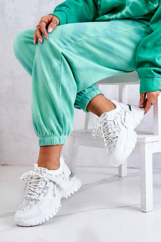 Modelo de tênis com sola maciça da moda na cor branca Your Style