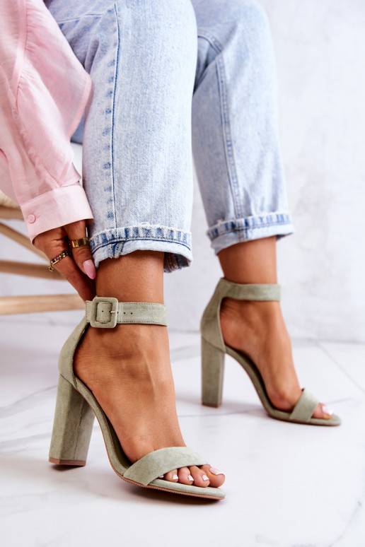 Sandálias de salto em camurça... Sandálias de salto em camurça...