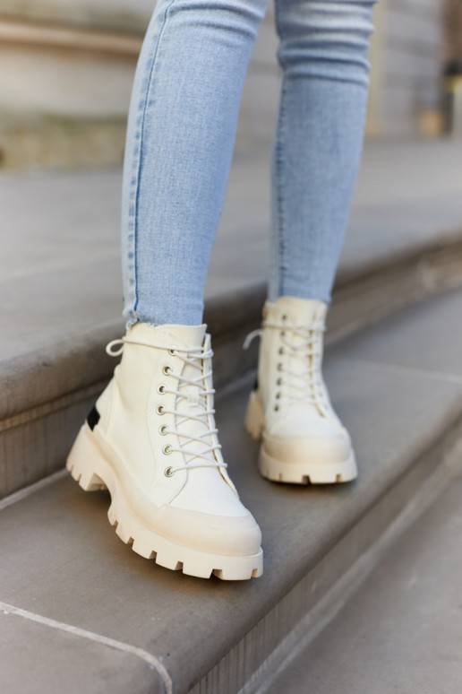 Botins femininos na cor marfim Larina