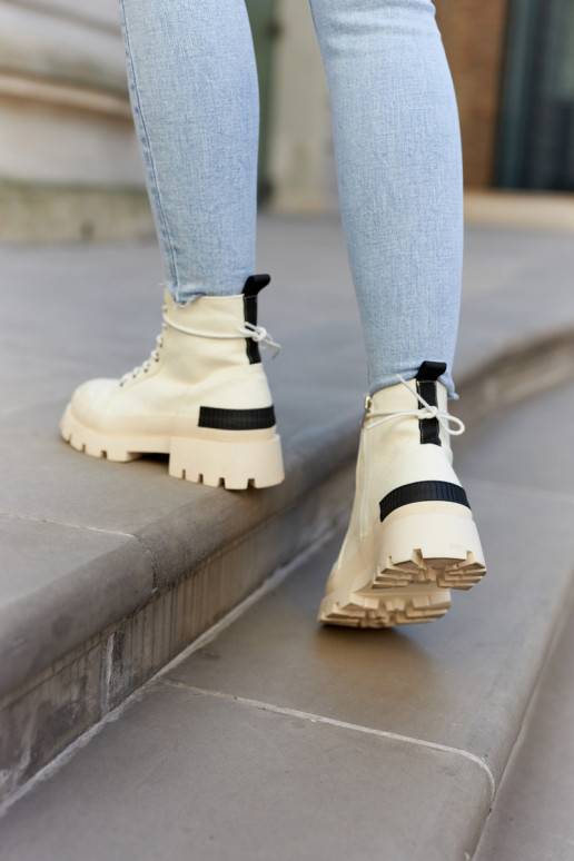 Botins femininos na cor marfim Larina