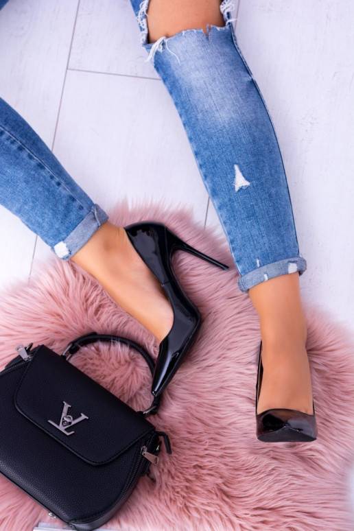 Sapatos de salto alto com bico fino... Sapatos de salto alto com bico fino...