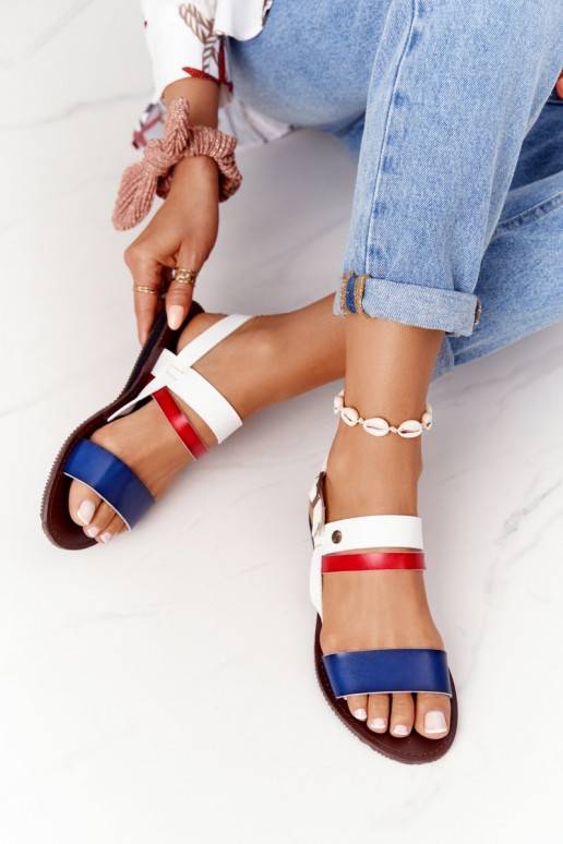 Sandálias rasteiras femininas na cor...