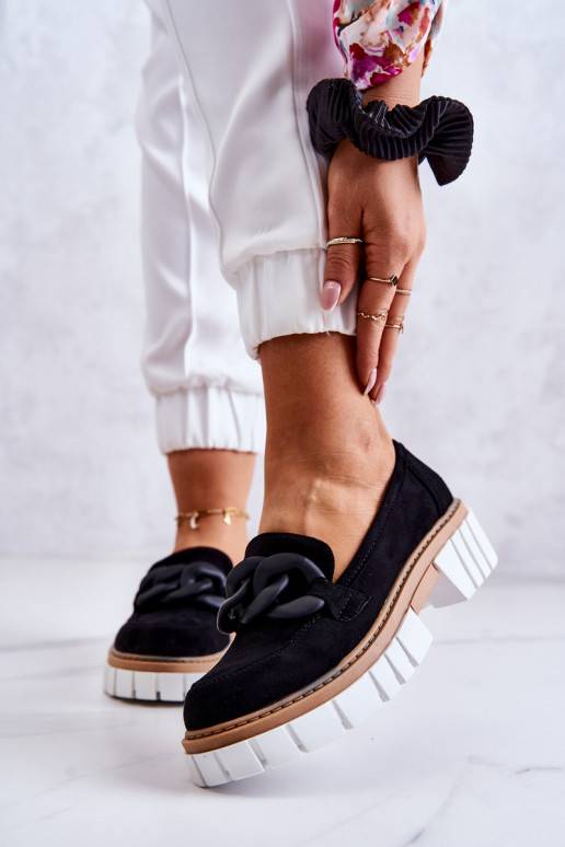 Sapatos confeccionados em camurça com...