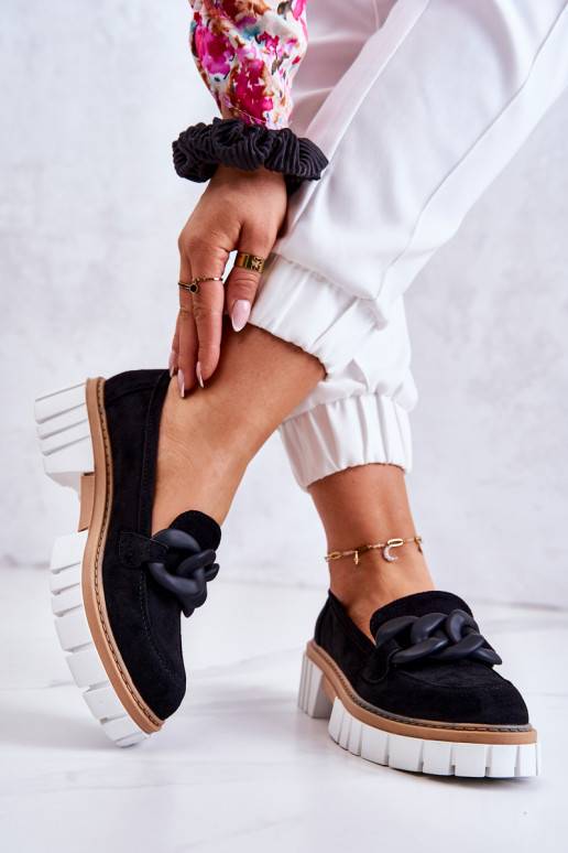 Sapatos confeccionados em camurça com...