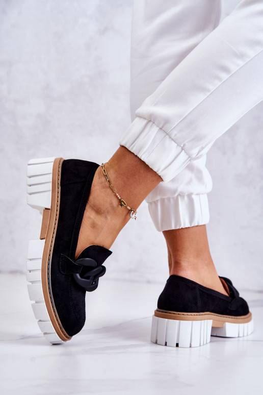 Sapatos confeccionados em camurça com...