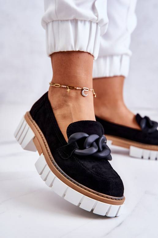 Sapatos confeccionados em camurça com...