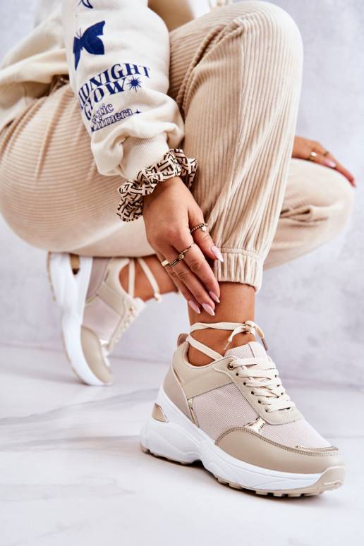 Calçado desportivo brilhante com... Calçado desportivo brilhante com...