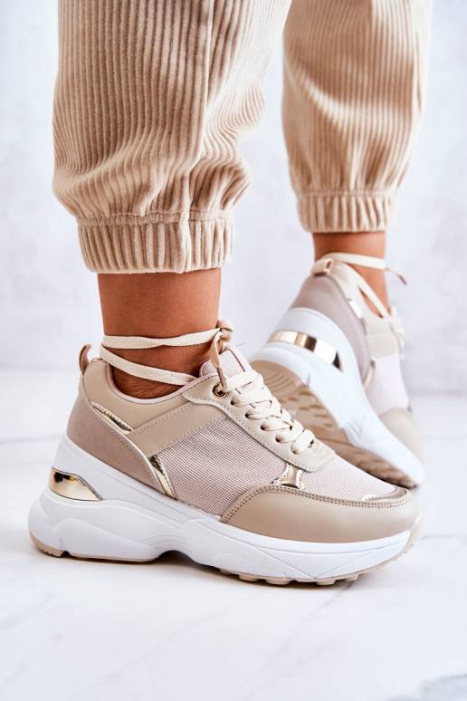 Calçado desportivo brilhante com... Calçado desportivo brilhante com...