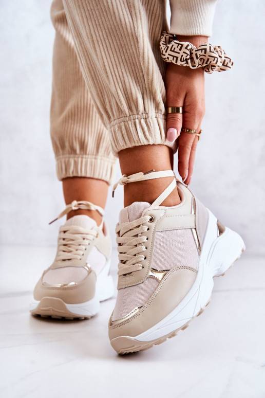 Calçado desportivo brilhante com... Calçado desportivo brilhante com...