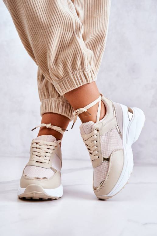 Calçado desportivo brilhante com... Calçado desportivo brilhante com...