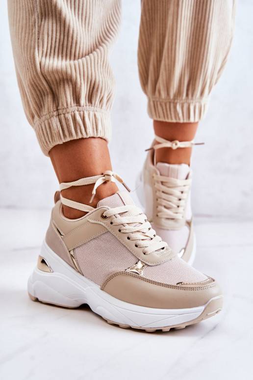 Calçado desportivo brilhante com... Calçado desportivo brilhante com...