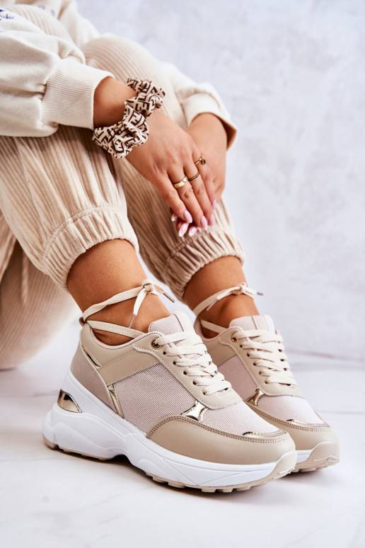 Calçado desportivo brilhante com... Calçado desportivo brilhante com...