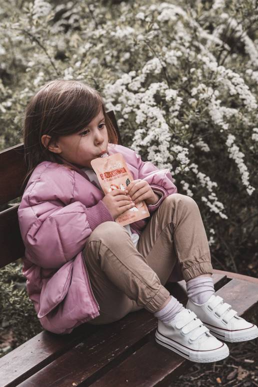 Calçado casual infantil com fechos adesivos na cor branca Foster