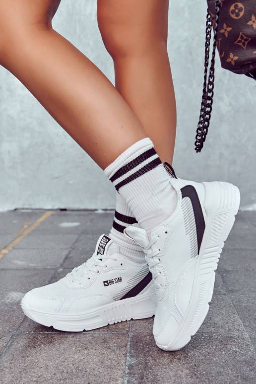 Modelo de tênis da moda sapatos Big... Modelo de tênis da moda sapatos Big...