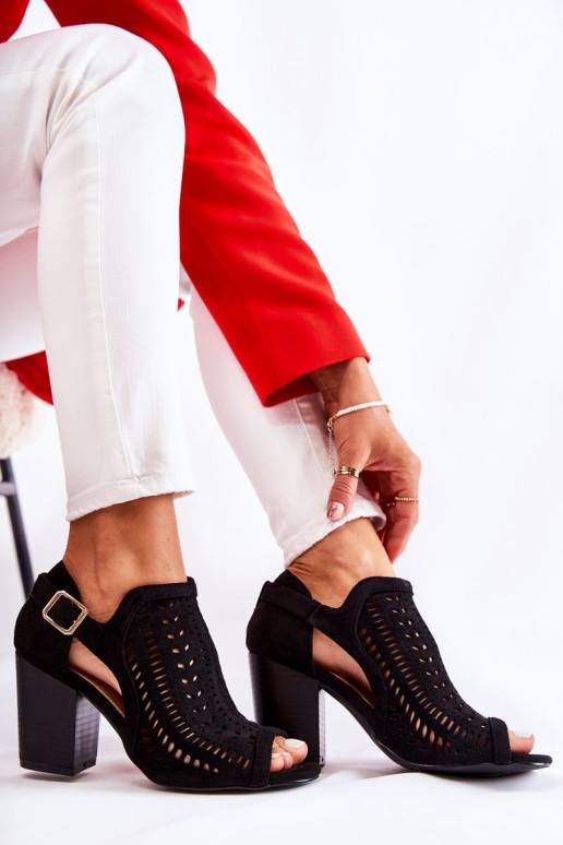 Botas femininas com motivos recortados na cor preta Beyond Us