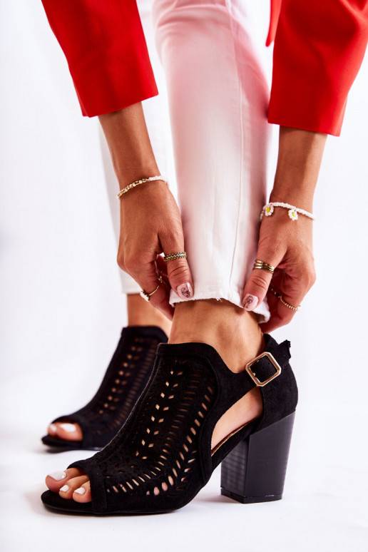 Botas femininas com motivos recortados na cor preta Beyond Us