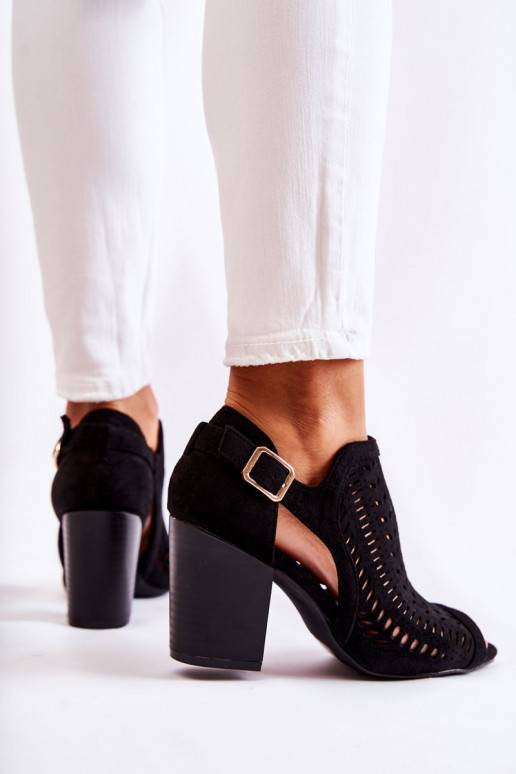Botas femininas com motivos recortados na cor preta Beyond Us